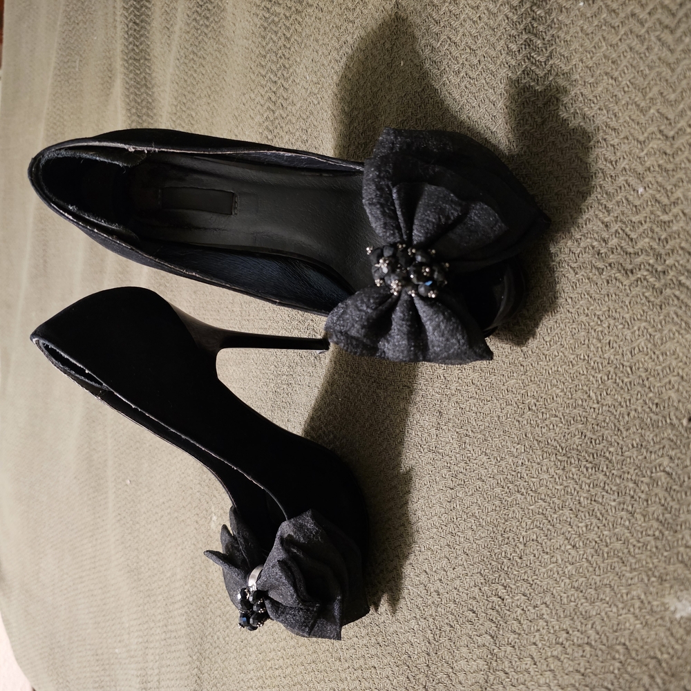 Elegant Black Women's Heels with Bow Accent